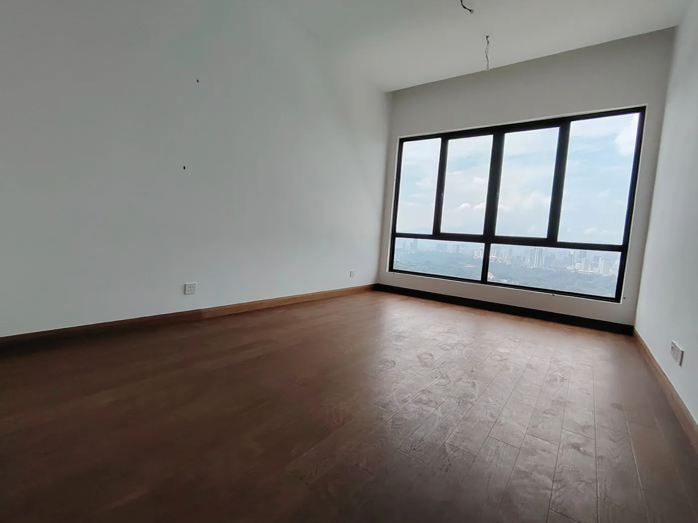 Corner home with skyline view, 2 rooms